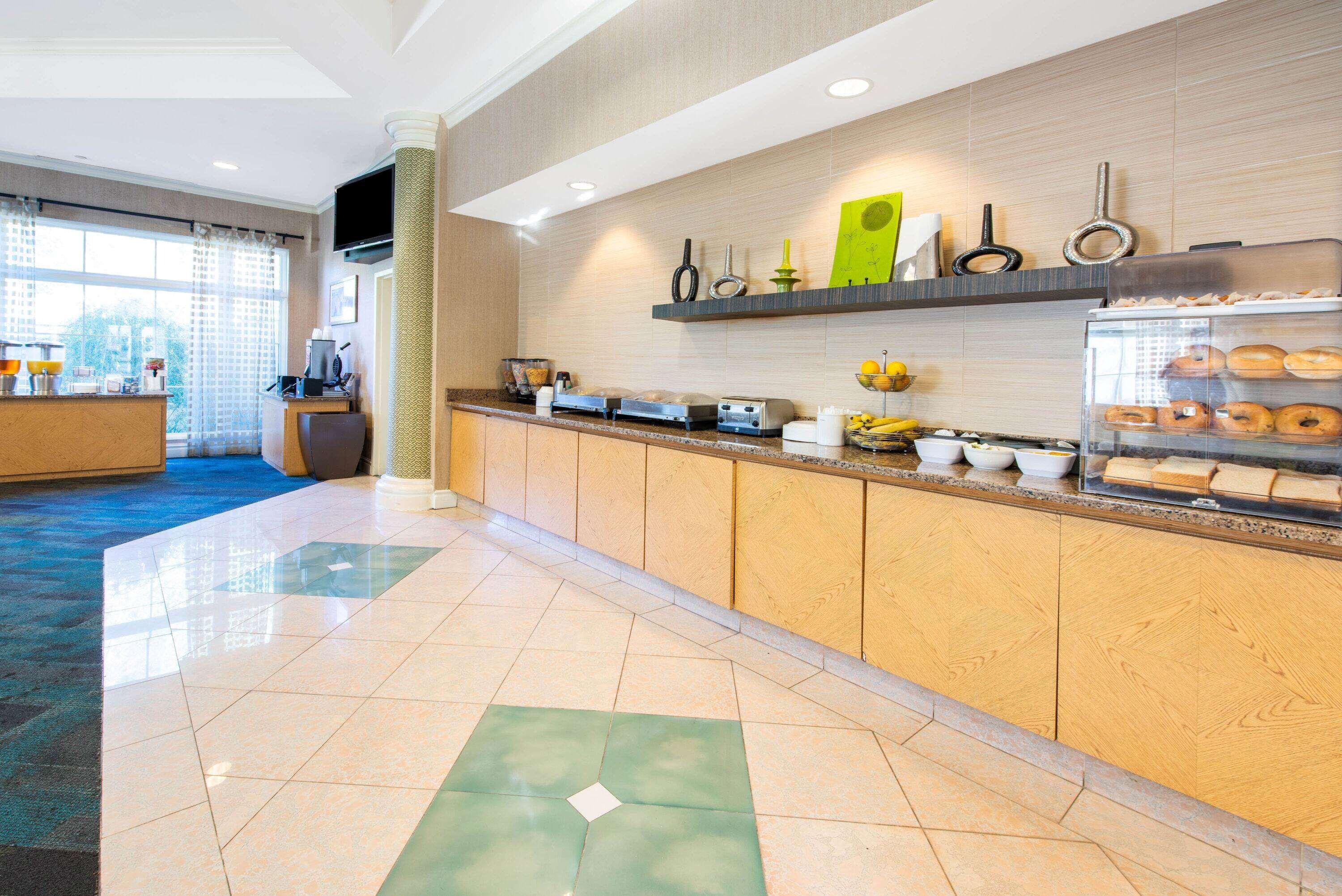 La Quinta By Wyndham Tampa Brandon Regency Park Hotel Exterior photo