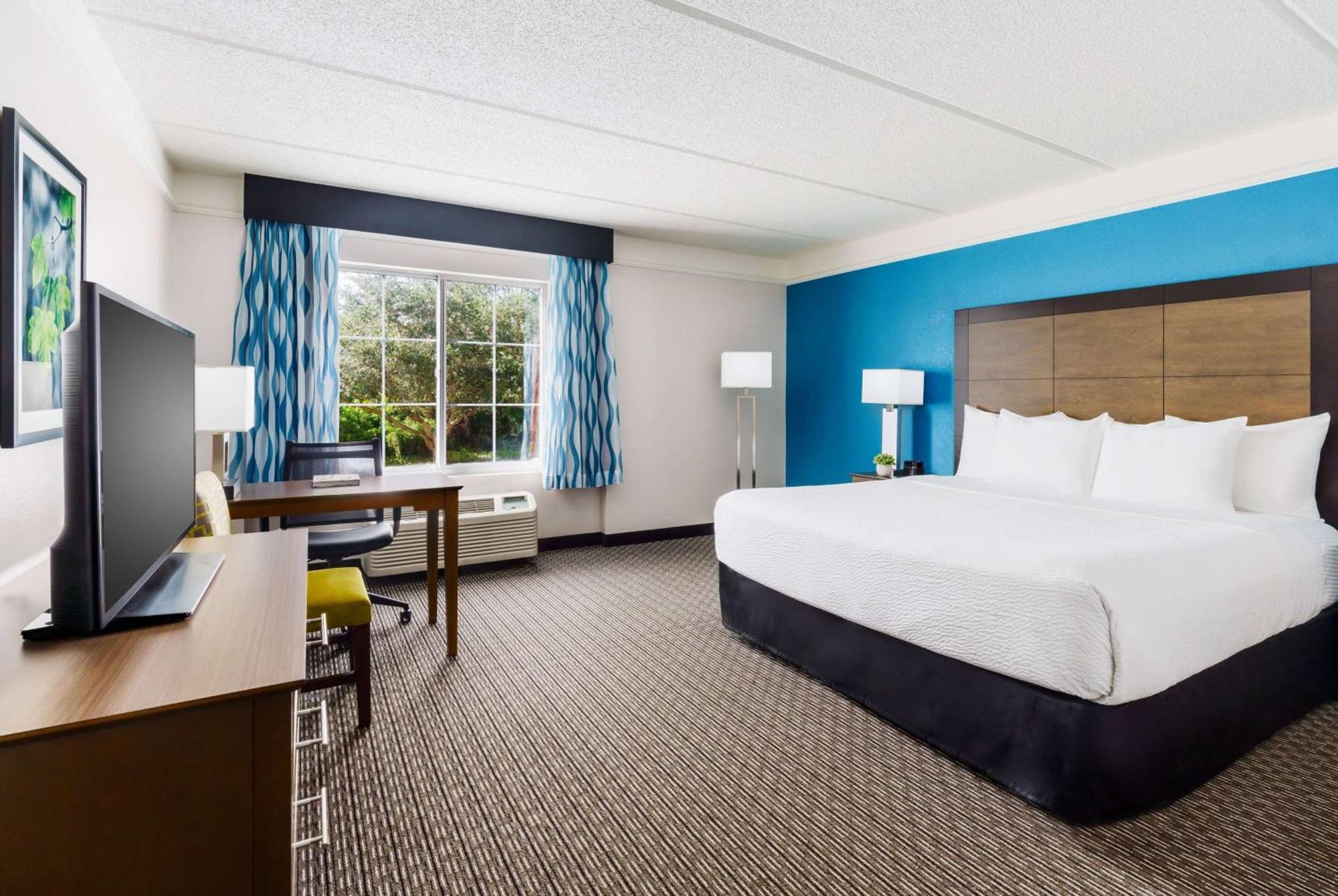 La Quinta By Wyndham Tampa Brandon Regency Park Hotel Exterior photo